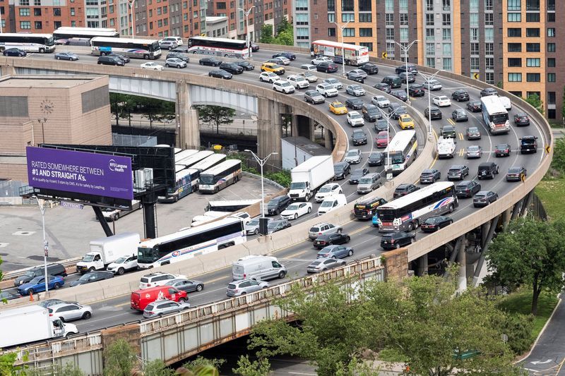 IMF pangkas proyeksi ekonomi AS, melihat jalan sempit hindari resesi