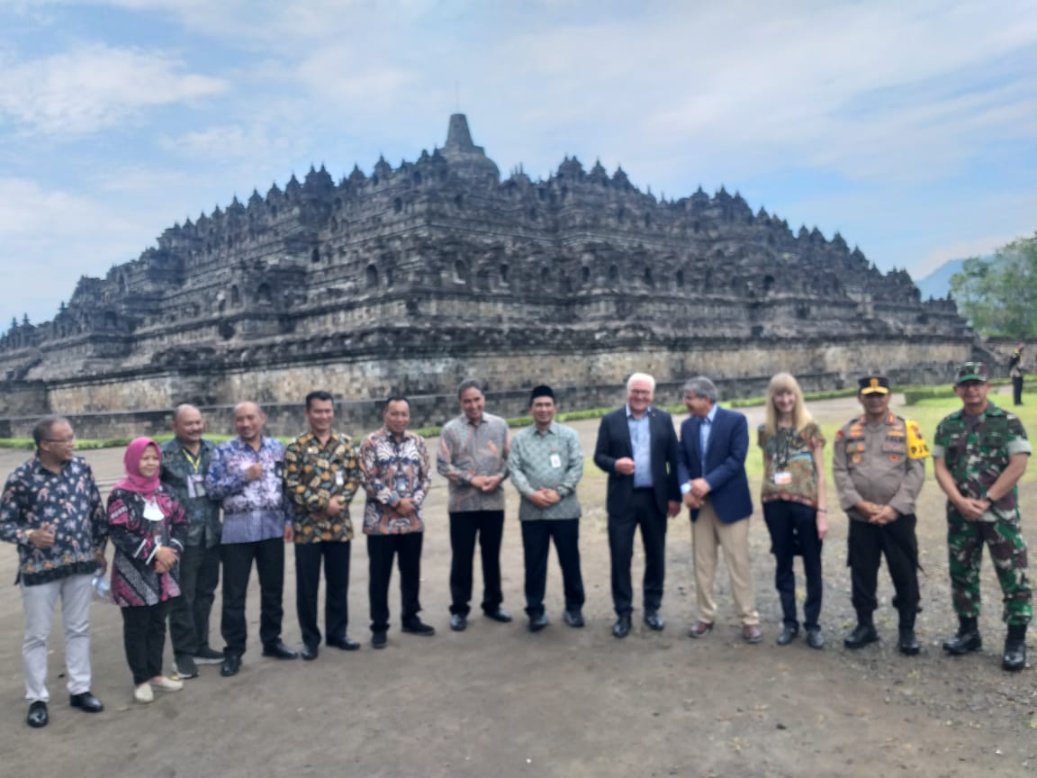 Presiden Jerman kunjungi Borobudur lihat kerjasama RI-Jerman bidang konservasi Presiden Jerman kunjungi Borobudur lihat kerjasama RI-Jerman bidang konservasi