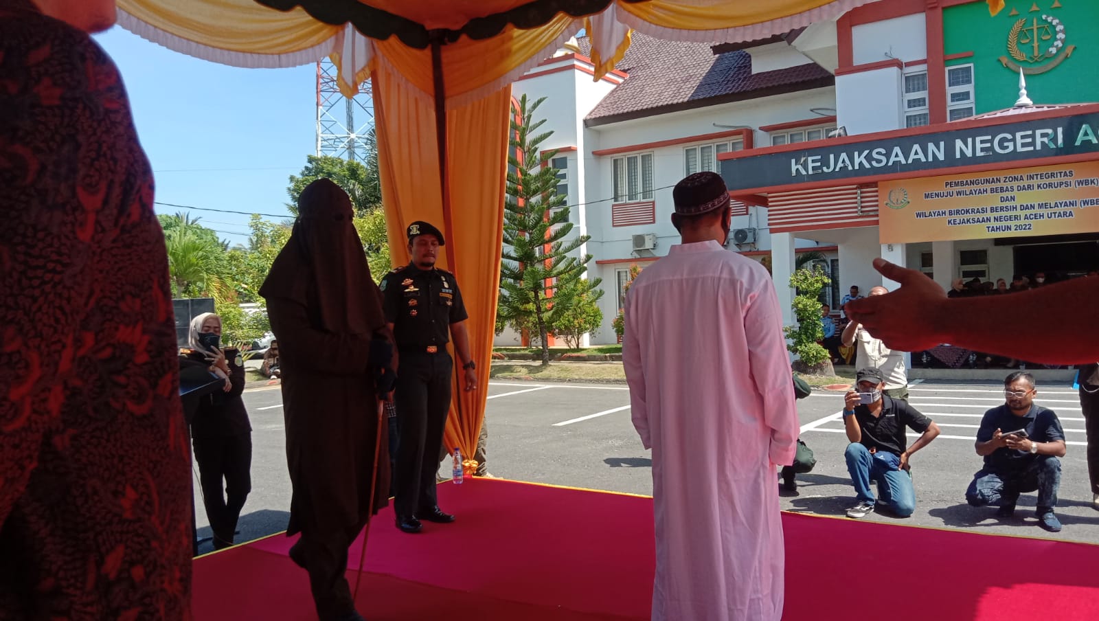 Satu terpidana jarimah pelecehan seksual dihukum cambuk 30 kali Satu terpidana jarimah pelecehan seksual dihukum cambuk 30 kali