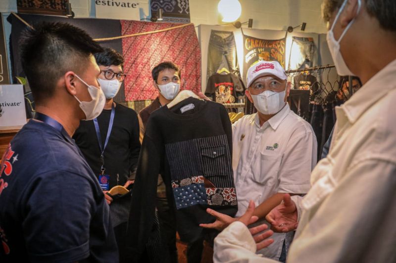 Teten: Konsumen Indonesia harus diedukasi beli produk dalam negeri Teten: Konsumen Indonesia harus diedukasi beli produk dalam negeri