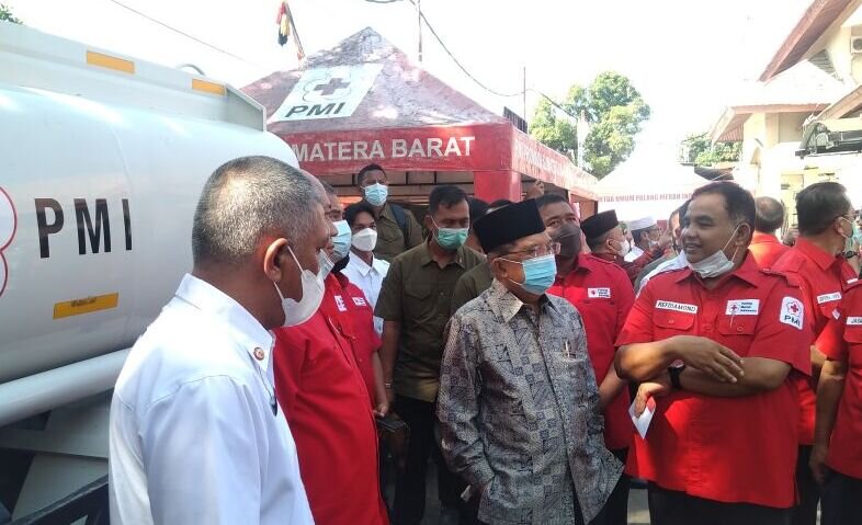 PMI bantu pemenuhan kebutuhan air bersih korban gempa di Sumbar PMI bantu pemenuhan kebutuhan air bersih korban gempa di Sumbar