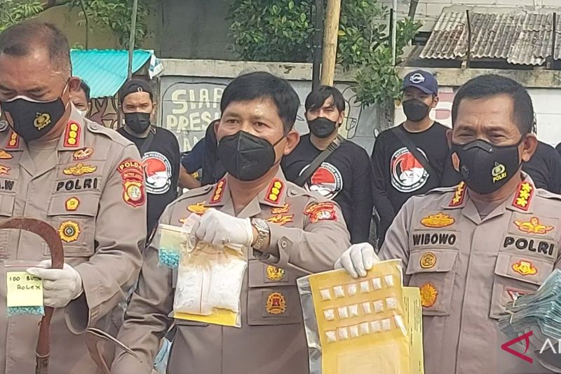Ratusan personel gabungan gerebek Kampung Bahari berantas narkoba Ratusan personel gabungan gerebek Kampung Bahari berantas narkoba