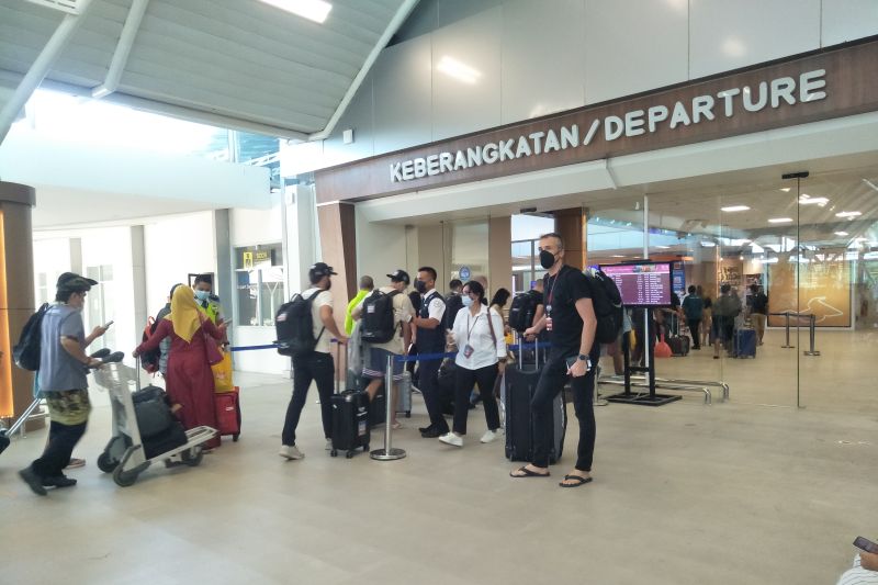 Kru dan pebalap MotoGP Mandalika mulai tinggalkan Lombok Kru dan pebalap MotoGP Mandalika mulai tinggalkan Lombok
