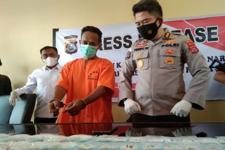 Polisi kejar pemasok 1,1 kg sabu di Kendari Polisi kejar pemasok 1,1 kg sabu di Kendari