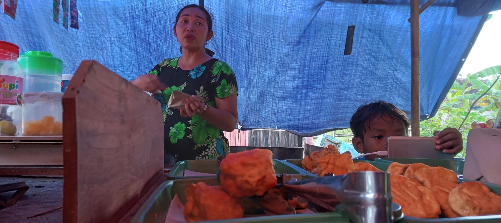 Minyak goreng curah kosong, pelaku usaha kecil terpaksa gunakan kemasan Minyak goreng curah kosong, pelaku usaha kecil terpaksa gunakan kemasan