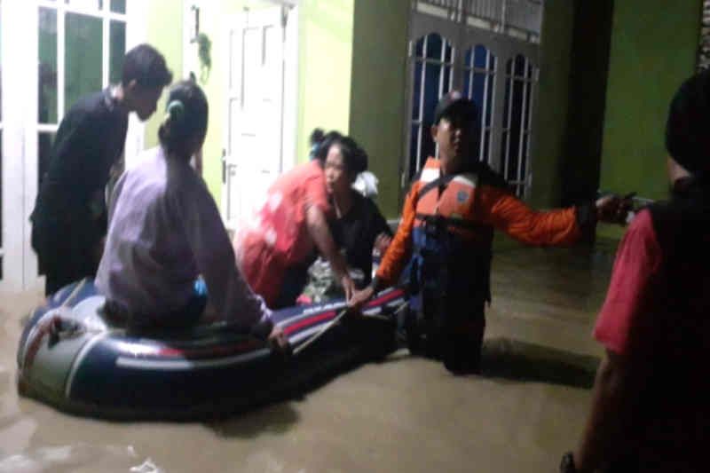 BPBD: Tinggal satu desa di Cirebon masih terendam banjir
