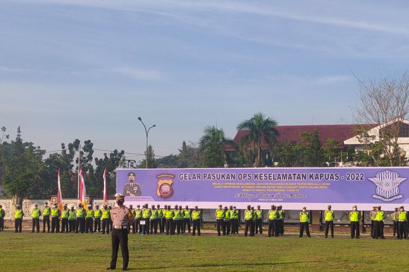 Polda Kalbar turunkan 1.000 personel pada Operasi Keselamatan Kapuas Polda Kalbar turunkan 1.000 personel pada Operasi Keselamatan Kapuas