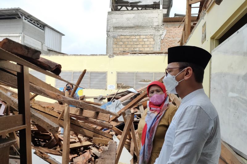DPRD prihatin sekolah dasar ambruk di Bogor