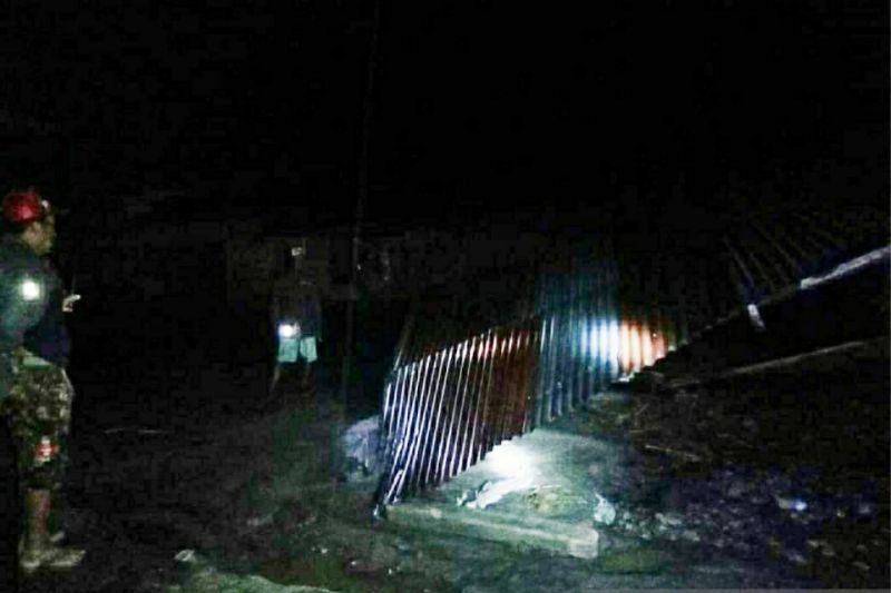 Puluhan warga terdampak banjir di Sintuwu Kabupaten Sigi mengungsi Puluhan warga terdampak banjir di Sintuwu Kabupaten Sigi mengungsi