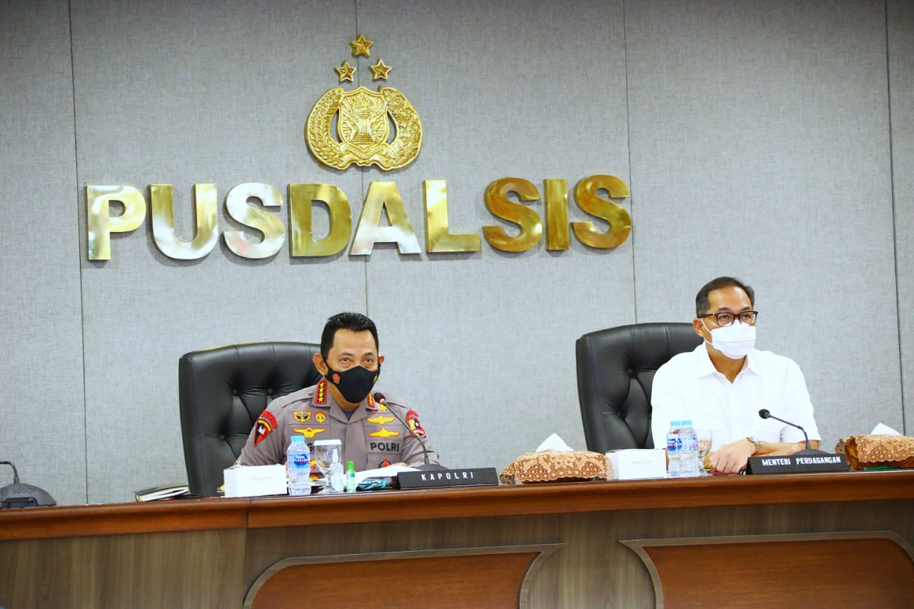 Kapolri instruksikan Kapolda pastikan minyak goreng tersedia di pasar tradisional dan modern Kapolri instruksikan Kapolda pastikan minyak goreng tersedia di pasar tradisional dan modernÂ