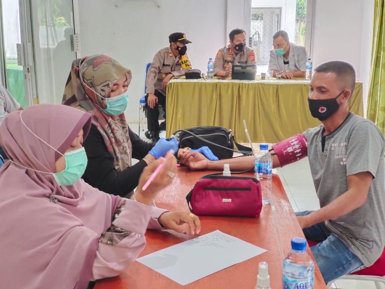Vaksinasi dosis lengkap dan prokes ketat jalan menuju endemi Vaksinasi dosis lengkap dan prokes ketat jalan menuju endemi