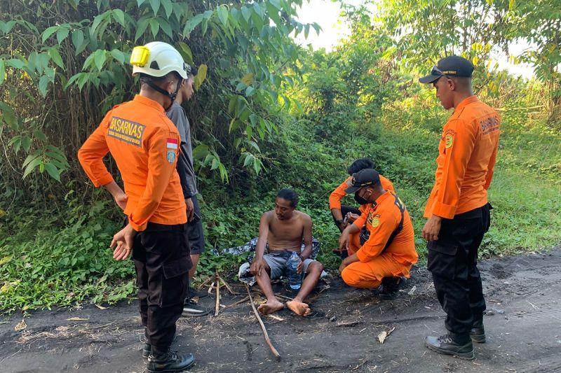 Tim SAR Gabungan selamatkan pendaki Gunung Dukono Halmahera Utara Tim SAR Gabungan selamatkan pendaki Gunung Dukono Halmahera Utara