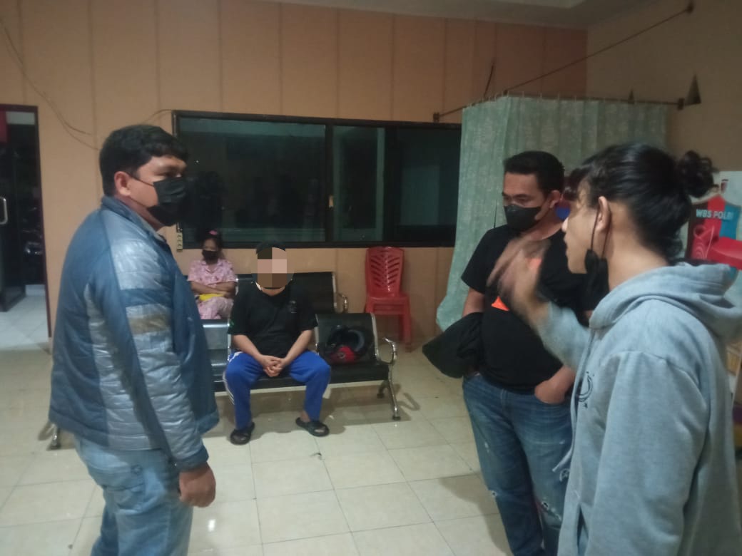 Ancam pakai sajam, seorang tukang ojek di Tomohon diamankan polisi Ancam pakai sajam, seorang tukang ojek di Tomohon diamankan polisi