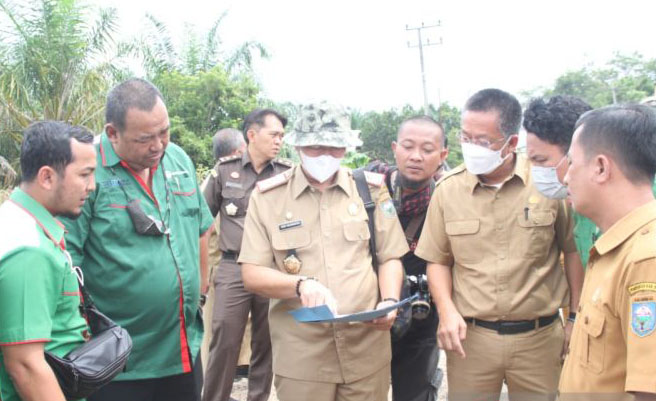 Pemkab OKU Sumsel libatkan dua perusahaan perbaiki jalan rusak
