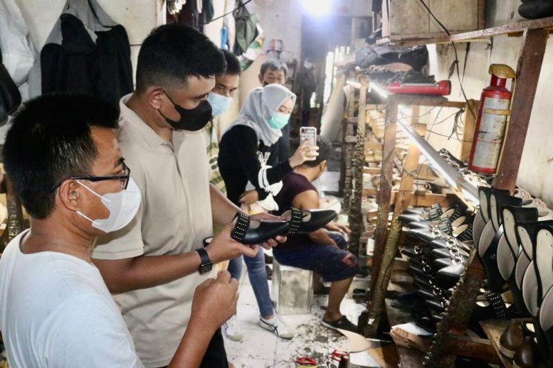 Wali Kota Medan: Produk sepatu UMKM dibeli OPD Pemkot Medan Wali Kota Medan: Produk sepatu UMKM dibeli OPD Pemkot Medan