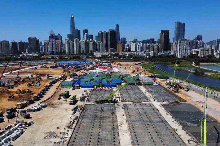 Shenzhen China yang berbatasan dengan Hong Kong ditutup