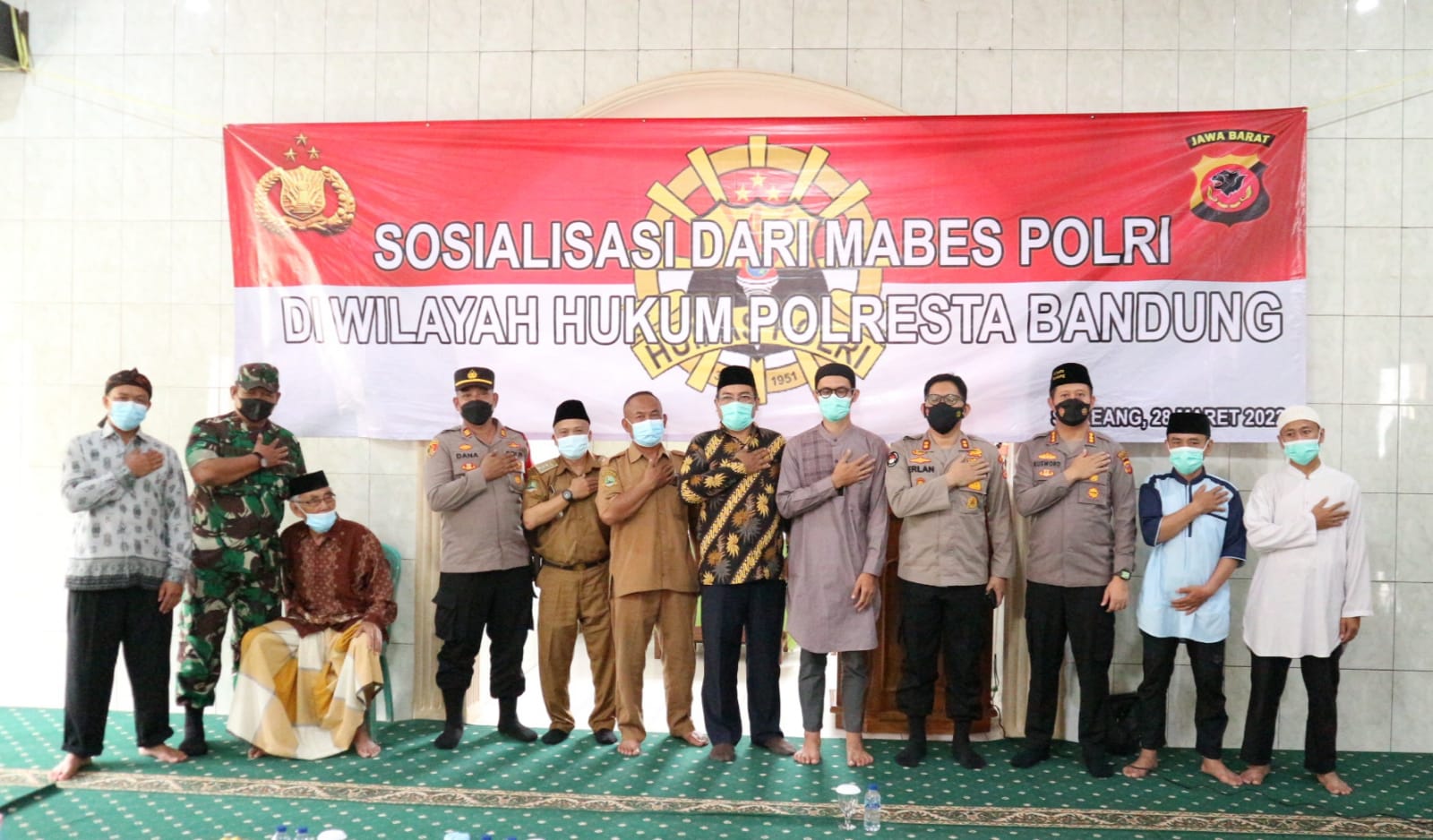 Divhumas Polri dan Polresta Bandung gelar sosialisasi kontra radikalisme Divhumas Polri dan Polresta Bandung gelar sosialisasi kontra radikalisme