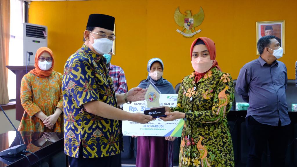 BPJS Ketenagakerjaan berikan santunan kepada warga Kota Magelang yang meninggal di PLTP Dieng BPJS Ketenagakerjaan berikan santunan kepada warga Kota Magelang yang meninggal di PLTP Dieng