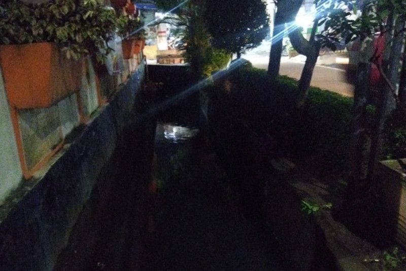Bocah terseret arus di Kramat Jati belum ditemukan Bocah terseret arus di Kramat Jati belum ditemukan