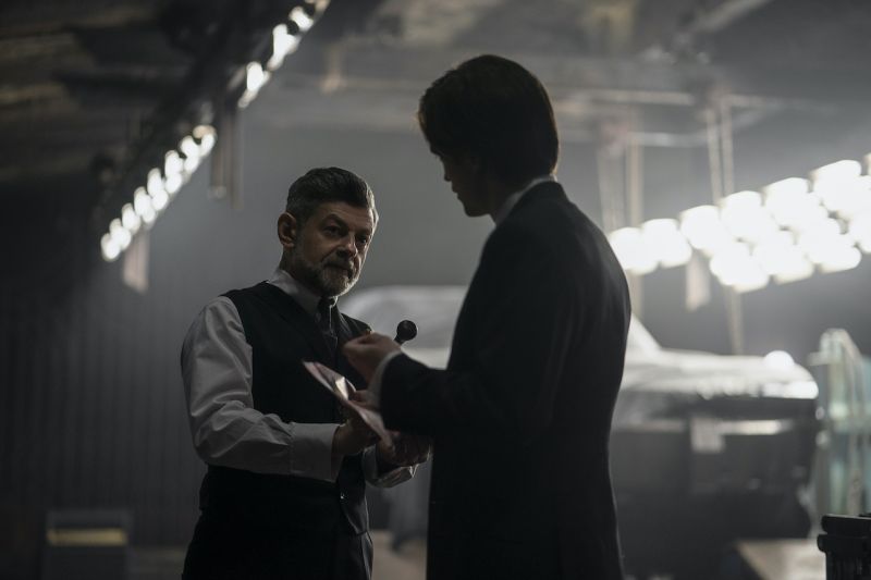 Hubungan emosional Alfred versi Andy Serkis di The Batman