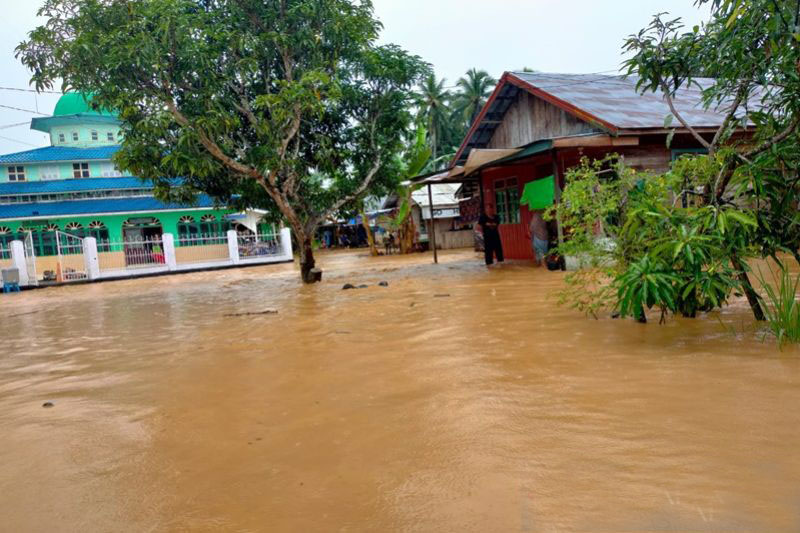 Sungai di Tapin meluap akibat curah hujan deras