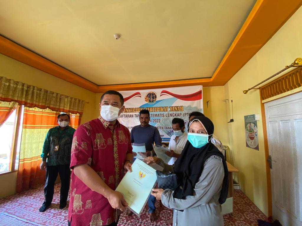 Warga dua desa di Tanah Bambu dapat sertifikat tanah gratis Warga dua desa di Tanah Bambu dapat sertifikat tanah gratis