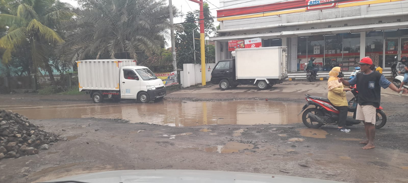 Jalan penghubung Kota Subang - Kecamatan Pamanukan rusak parah Jalan penghubung Kota Subang - Kecamatan Pamanukan rusak parah