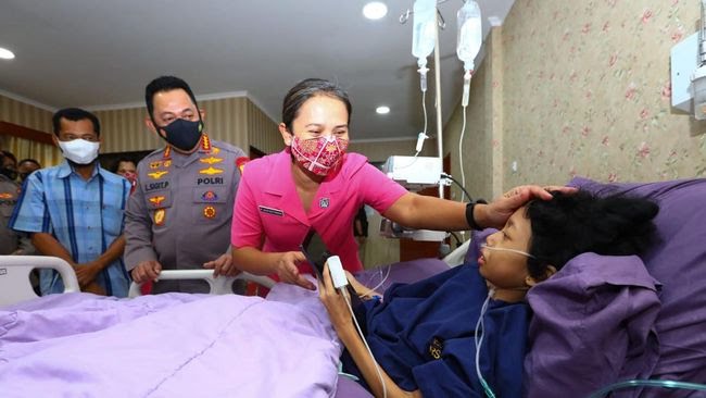 Operasi tumor tulang lancar, Sinta Aulia: Terima kasih Kapolri Operasi tumor tulang lancar, Sinta Aulia: Terima kasih Kapolri