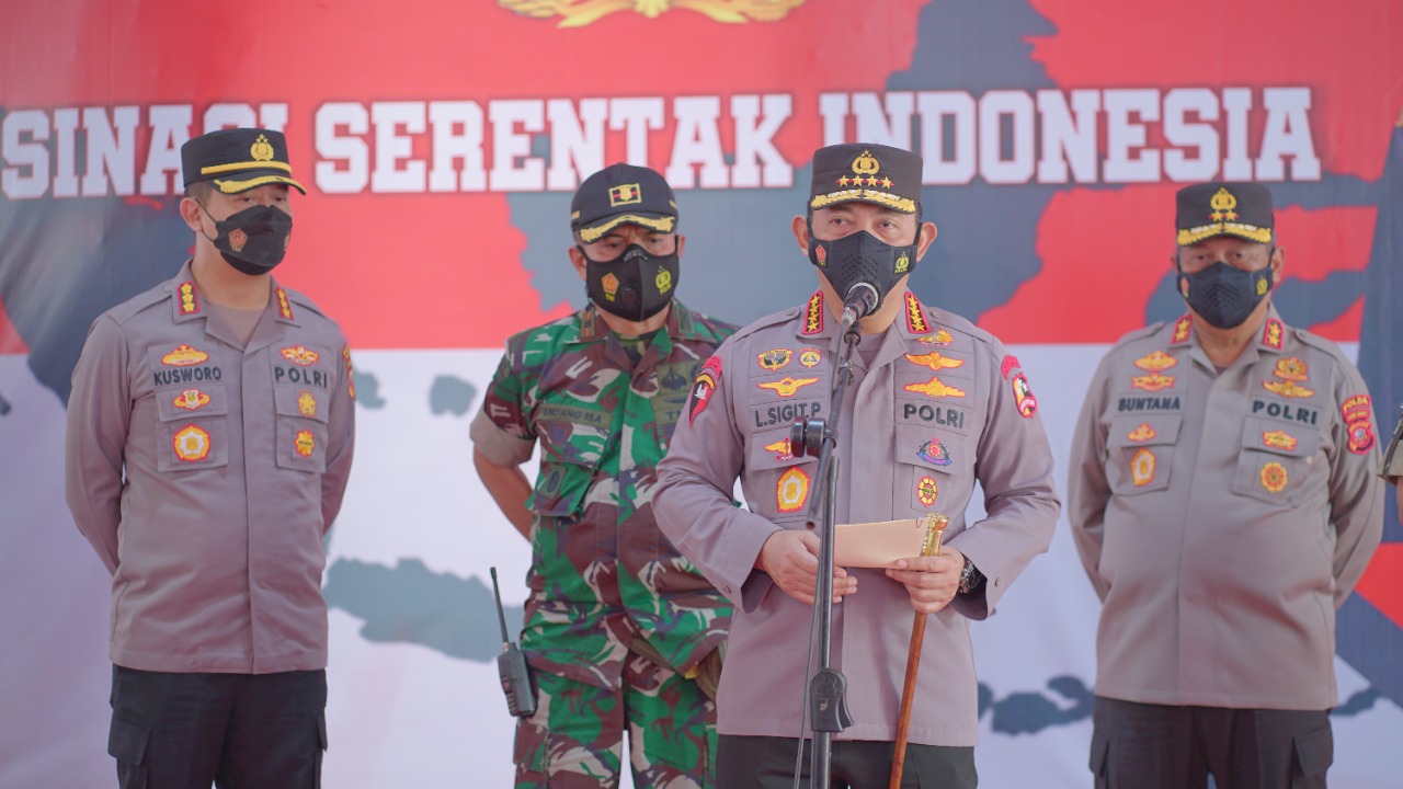Kapolri tinjau vaksinasi imam dan khotib se- Kabupaten Bandung Kapolri tinjau vaksinasi imam dan khotib se- Kabupaten Bandung