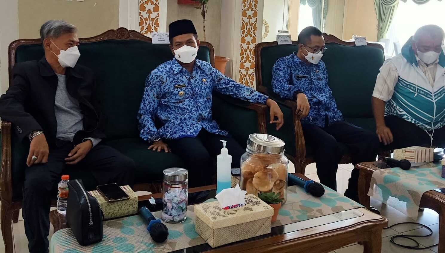 Pemkab Bandung berikan uang kadeudeuh untuk tim Persikab