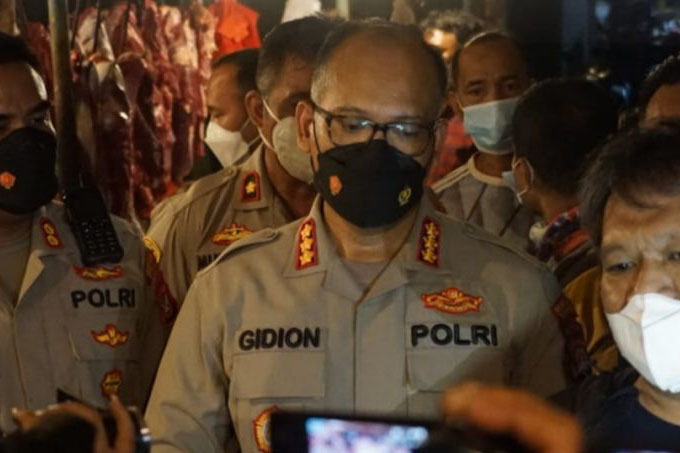 Lapak pedagang daging sapi Pasar Tambun Bekasi kosong