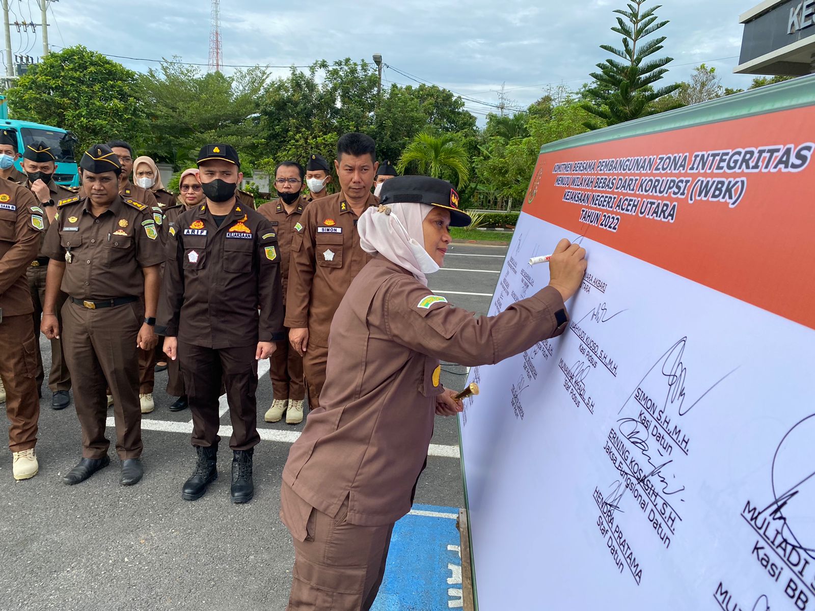 Kejari Aceh Utara bentuk komitmen pegawai untuk wujudkan WBK dan WBBM Kejari Aceh Utara bentuk komitmen pegawai untuk wujudkan WBK dan WBBM