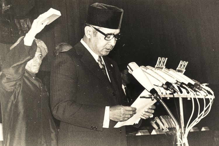 26 Maret 1968: Soeharto dilantik jadi Presiden RI menggantikan Soekarno 26 Maret 1968: Soeharto dilantik jadi Presiden RI menggantikan Soekarno