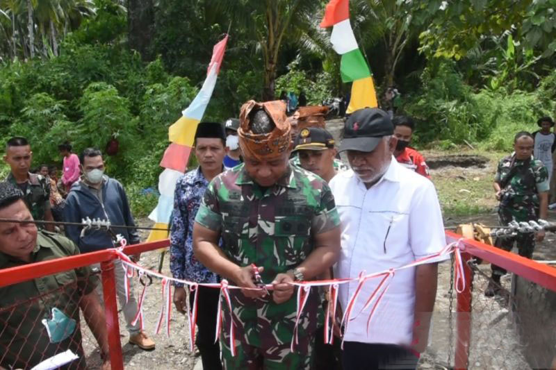 Korem 151/Binaya sudah bangun lima jembatan gantung di Maluku
