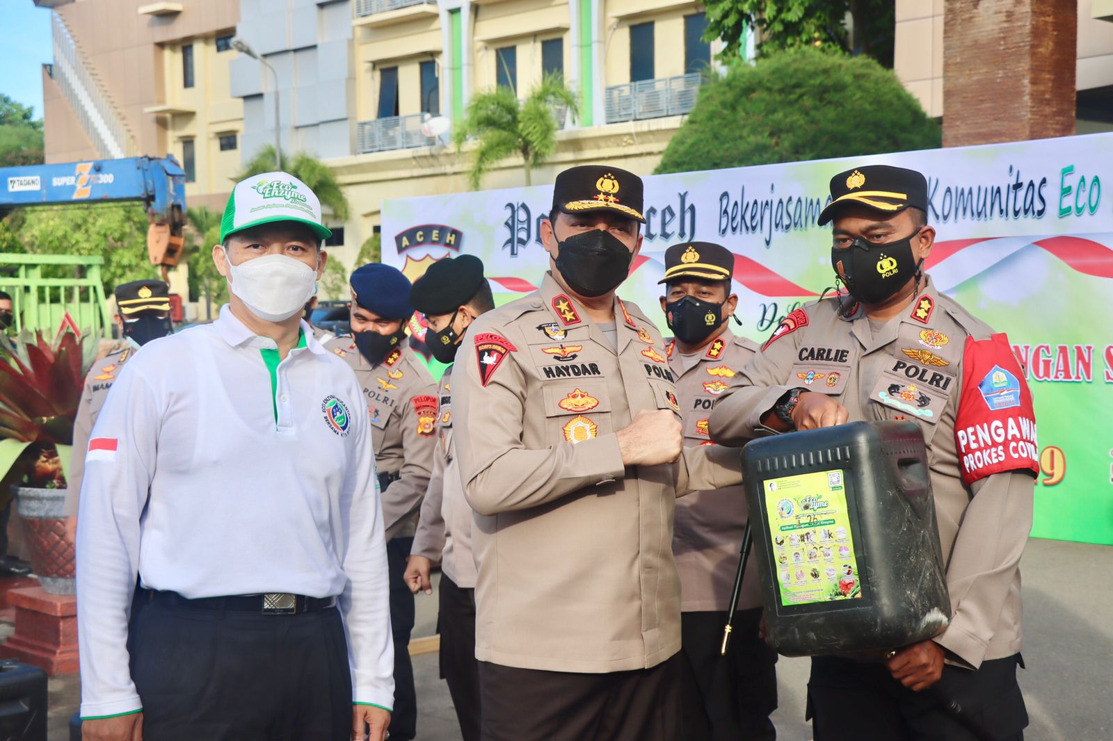 Terima 3.000 liter eco enzyme, Kapolda Aceh: Udara sehat jadi prioritas Terima 3.000 liter eco enzyme, Kapolda Aceh: Udara sehat jadi prioritas