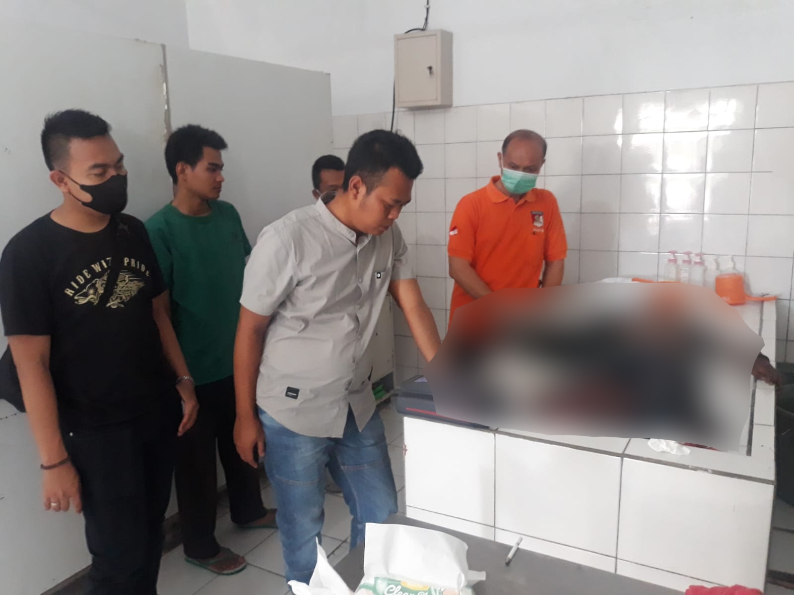 Jasad pria tertabrak kereta gegerkan warga Purwakarta Jasad pria tertabrak kereta gegerkan warga Purwakarta