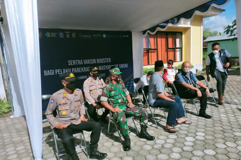 Gerai vaksin penguat dibuka bagi pelaku wisata lingkar Mandalika Gerai vaksin penguat dibuka bagi pelaku wisata lingkar Mandalika