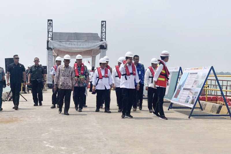 Presiden Jokowi optimis dapat ekspor 180 ribu mobil dari Patimban Presiden Jokowi optimis dapat ekspor 180 ribu mobil dari Patimban