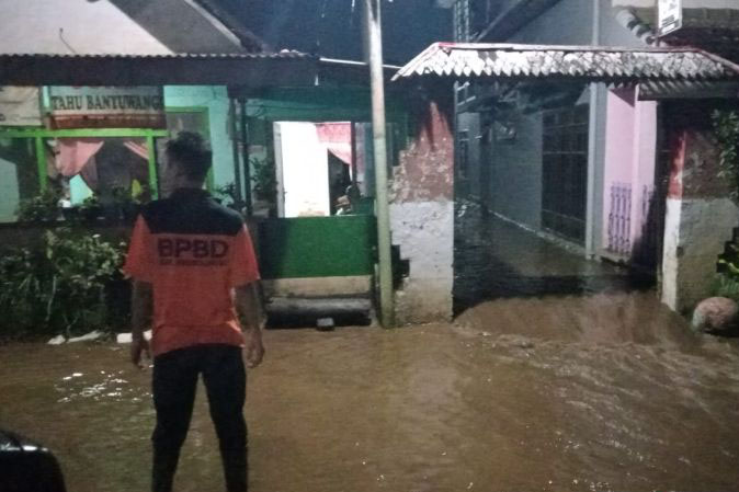 Banjir terjang tiga desa di dua kecamatan di Probolinggo Banjir terjang tiga desa di dua kecamatan di Probolinggo