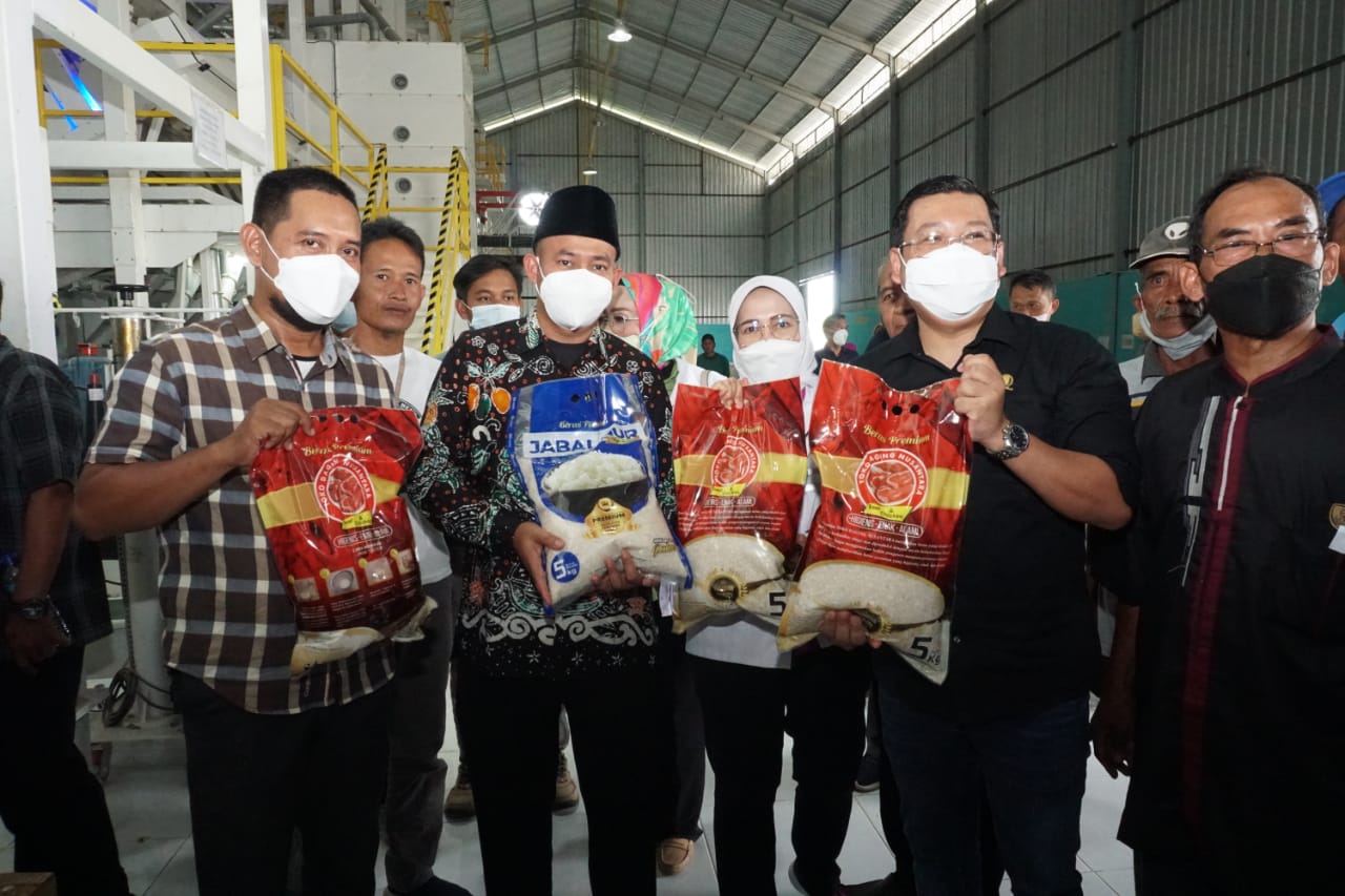 Dapatkan beras kualitas premium, KADIN DKI <i>teken</i> MoU dengan PT Pemalang Agro Dapatkan beras kualitas premium, KADIN DKI <i>teken</i> MoU dengan PT Pemalang Agro
