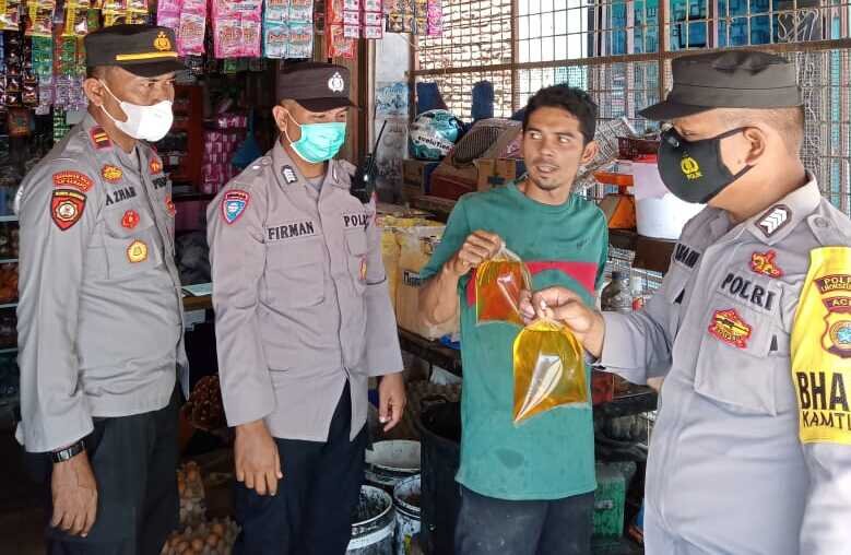 Pastikan stok minyak goreng aman, Kapolres Lhokseumawe perintahkan polsek jajaran turun ke pasar Pastikan stok minyak goreng aman, Kapolres Lhokseumawe perintahkan polsek jajaran turun ke pasar