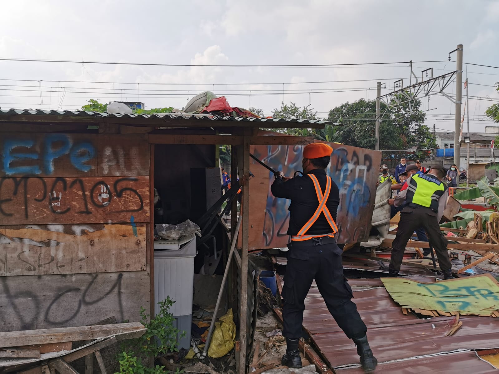 Daop 1 Jakarta tertibkan 326 bangunan liar di lintas Stasiun Tanjung Priok-Ancol Daop 1 Jakarta tertibkan 326 bangunan liar di lintas Stasiun Tanjung Priok-Ancol