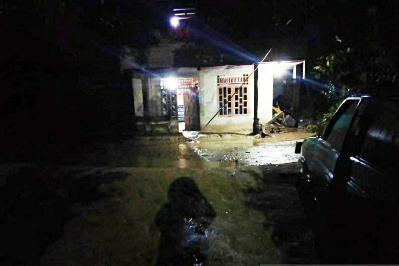 Desa Sejahtera di Sigi dilanda banjir sebabkan jalur Palu-Poso putus