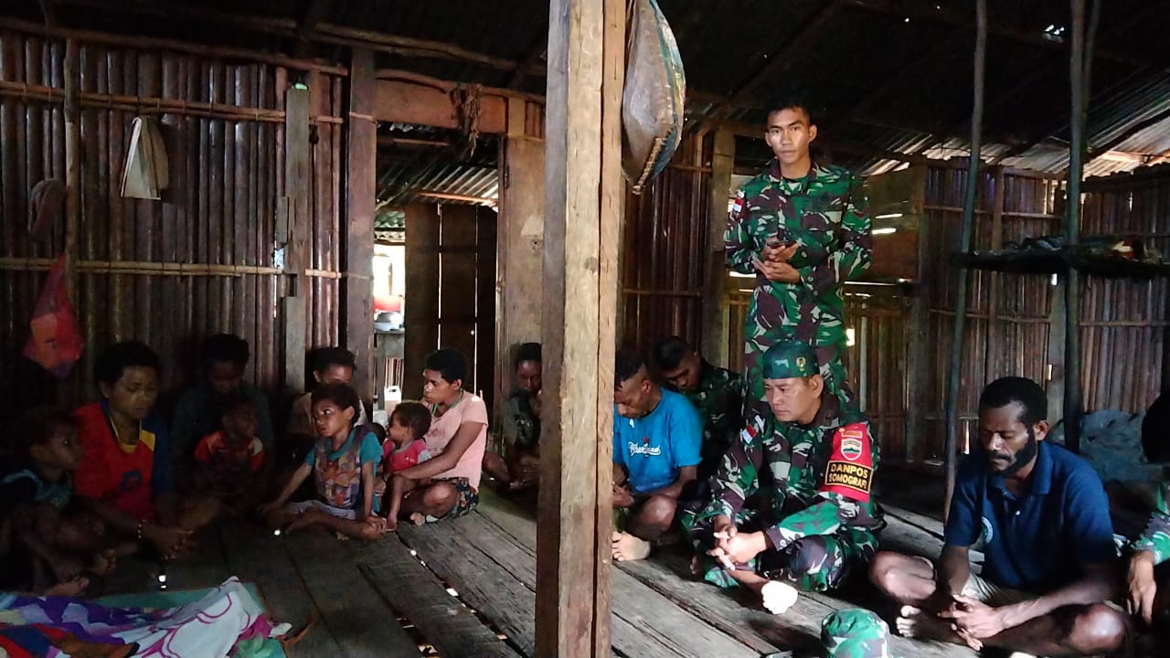 Wujud kepedulian, Satgas Yonif 126/KC berikan sembako ke rumah duka warga perbatasan Wujud kepedulian, Satgas Yonif 126/KC berikan sembako ke rumah duka warga perbatasan