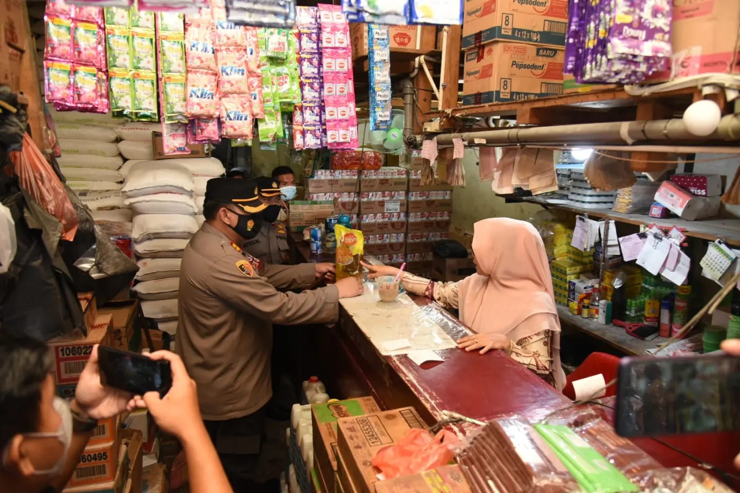 Kapolres Bireuen ingatkan pedagang dan distributor jangan timbun minyak goreng Kapolres Bireuen ingatkan pedagang dan distributor jangan timbun minyak goreng