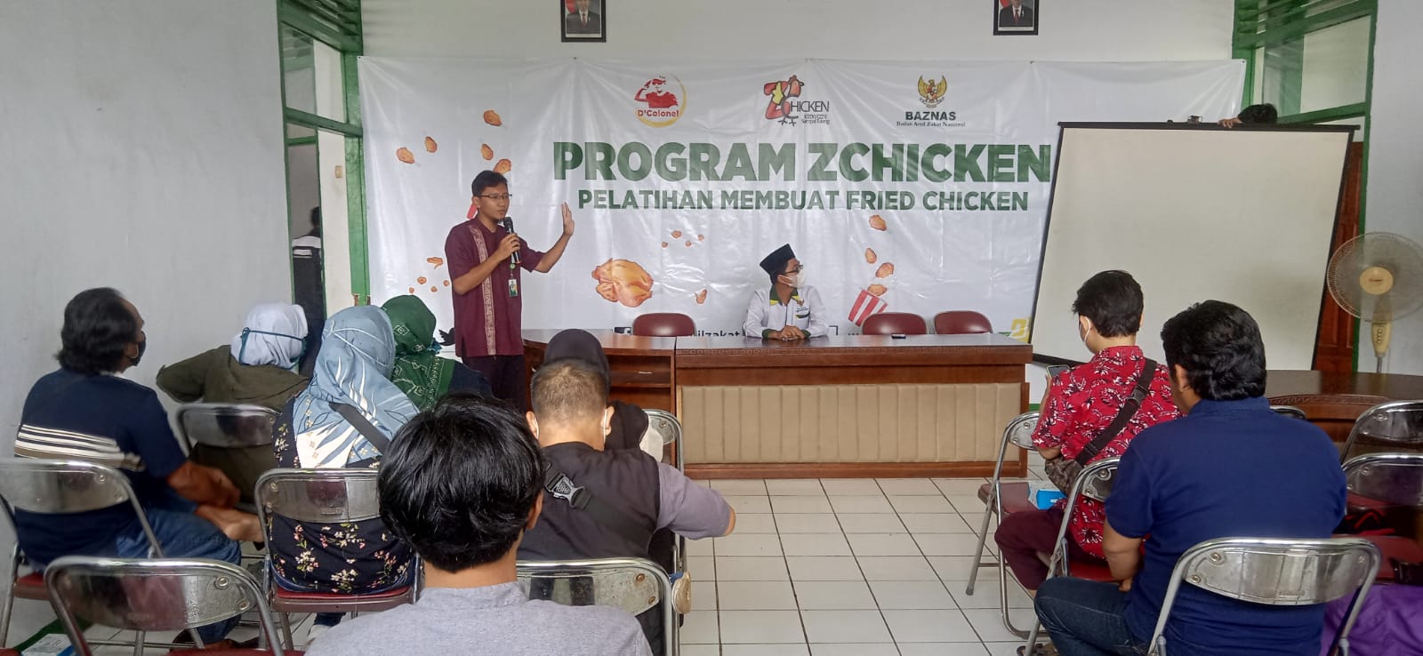 BAZNAS salurkan bantuan gerobak `chicken` untuk pedagang di Kabupaten Subang