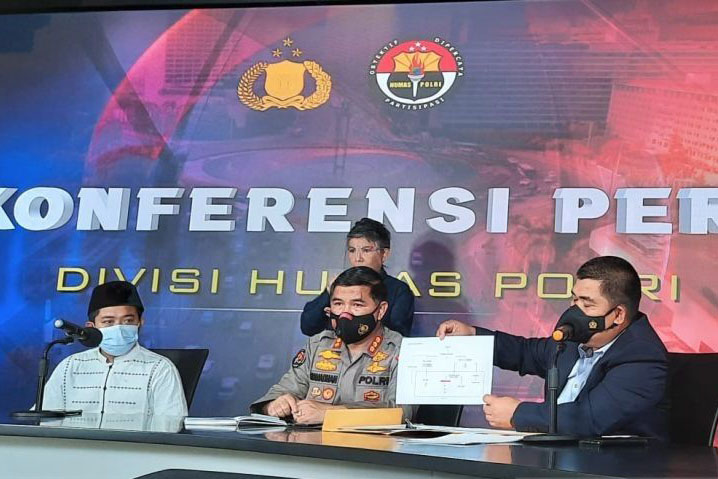 Densus 88 tangkap 12 tersangka teroris JI dan pendukung ISIS Densus 88 tangkap 12 tersangka teroris JI dan pendukung ISIS