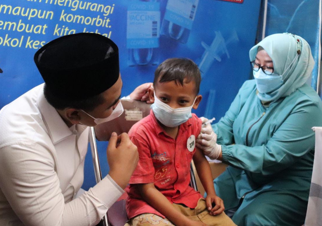 Diajari membaca Wagub, siswa SD di Kudus tak terasa sudah disuntik vaksin