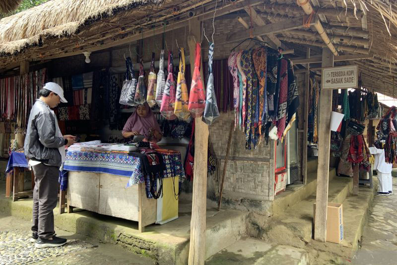 Singgah ke Desa Sade Lombok di sela gelaran MotoGP Mandalika