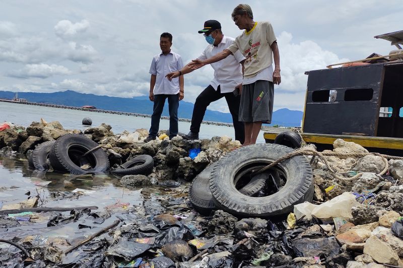 Walhi Lampung dorong pemda usut pencemaran di pesisir Laut panjang Walhi Lampung dorong pemda usut pencemaran di pesisir Laut panjang